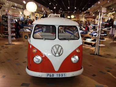 Ayakkabı mağazasının içi. Bir Ayakkabı mağazasının güzel iç. Ayrıntılar ve yakın çekim.