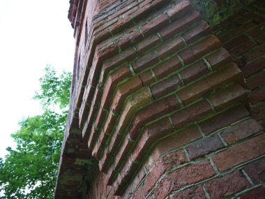 Eski su kulesi. Zarif bir tarzda güzel bir kule. Ayrıntılar ve yakın çekim.