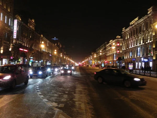 冬季的夜城 肮脏的天气和圣彼得堡的夜市 详细信息和特写 — 图库照片