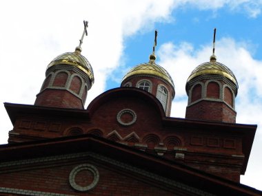 Güzel bir manzara kilise. Güzel doğaya yakın Antik Rus Kilisesi. Ayrıntılar ve yakın çekim.