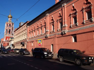 Vysoko-Petrovsky manastırı. Birçok gezginler ve hacılar tarafından ziyaret edilen güzel bir yer. Ayrıntılar ve yakın çekim.