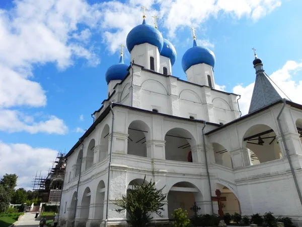 Μπλε Και Χρυσά Τρούλρα Στην Εκκλησία Πανέμορφοι Θόλους Στη Ρωσική — Φωτογραφία Αρχείου