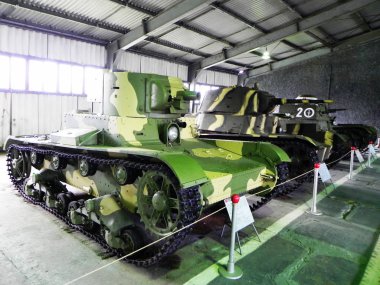 Tanklar ve zırhlı silahlar müzesi. Askeri teçhizat ve teknolojiye adanmış müze. Ayrıntılar ve yakın çekim.