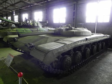 Tanklar ve zırhlı silahlar müzesi. Askeri teçhizat ve teknolojiye adanmış müze. Ayrıntılar ve yakın çekim.