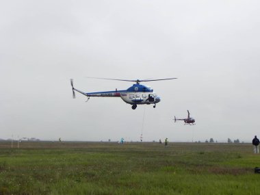 Helikopter sporlarında dünya şampiyonluğu. Helikopter sporları müsabakaları. Ayrıntılar ve yakın çekim.