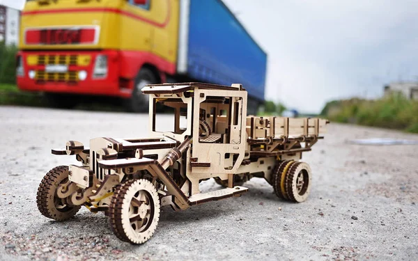 Vrachtwagen Model Gemaakt Van Hout Deze Speelgoed Truck Lang Volledig — Stockfoto