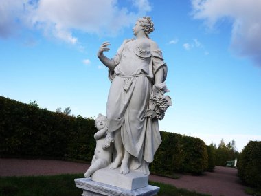 Oranienbaum-Müze rezervi. Bu parkta, St. Petersburg'da güzel bir Park ve Rusya İmparatorluk Çarları Eski Sarayı var