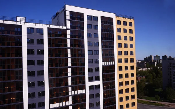 Hermosa Casa Gran Altura Edificio Apartamentos Alto Detalles Fachada Cristal — Foto de Stock