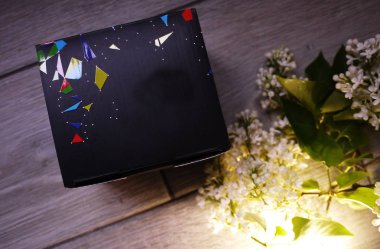 Hediye için kare kara kutu. Ayrıntılar ve yakın çekim