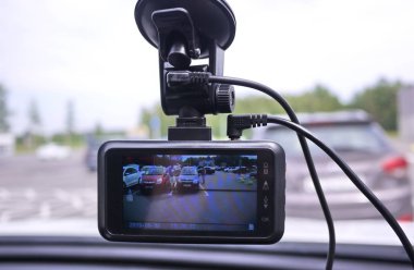 Araç sürüş sırasında trafik durumu kaydetmek için video kaydedici. Otomobil ve kamyon hem de kullanılabilir.