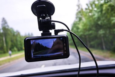 Araç sürüş sırasında trafik durumu kaydetmek için video kaydedici. Otomobil ve kamyon hem de kullanılabilir.
