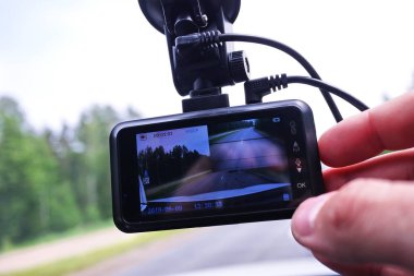 Araç sürüş sırasında trafik durumu kaydetmek için video kaydedici. Otomobil ve kamyon hem de kullanılabilir.