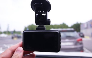 Araç sürüş sırasında trafik durumu kaydetmek için video kaydedici. Otomobil ve kamyon hem de kullanılabilir.