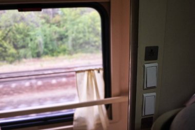 Uyku vagonları ile trenin iç. Ayrıntılar ve yakın çekim.