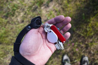 Anahtarlık kayışı. Detaylar ve yakın çekim. Anahtarlık kayışı. Ayrıntılar ve yakın çekim.