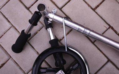 Çocuklar ve yetişkinler için spor scooter