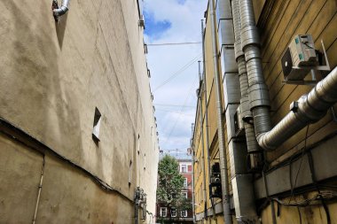 Modern şehrin eteklerinde