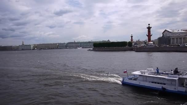 Statek Meteor Żagle Wzdłuż Rzeki Neva — Wideo stockowe