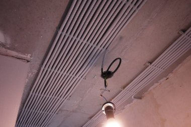 Dairedeki elektrik kablolarının kablolanması