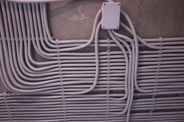 Dairedeki elektrik kablolarının kablolanması