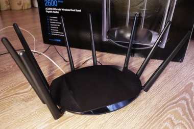 İnternet iletimi için çift bant yönlendirici