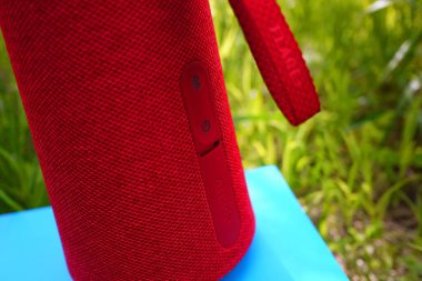 Bluetooth hoparlör müziği. Müzik dinlemek için bluetooth hoparlörü