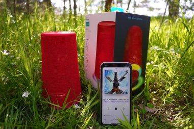 Bir bluetooth hoparlörünü akıllı telefona bağlamak