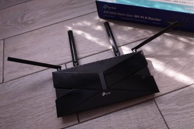 Wi-Fi 6 yönlendirici aygıtı açılıyor