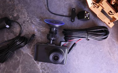 Trafik durumunu kaydetmek için arabanızı sürerken video kaydedici