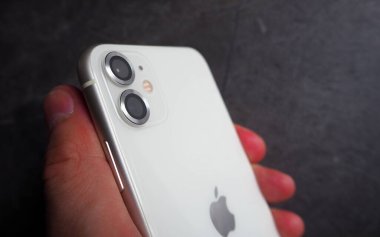 Modern bir akıllı telefonun kamerası.