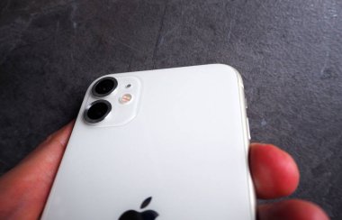 Modern bir akıllı telefonun kamerası.