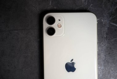 Modern bir akıllı telefonun kamerası.