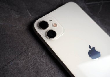 Modern bir akıllı telefonun kamerası.