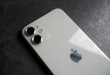 Akıllı telefonun kamerası için cam.