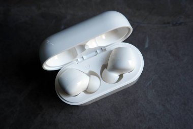 TWS kulaklıkları görünüş ve yakın çekim