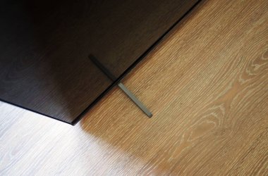 Ayrıntılar ve modern LED televizyonun yakın çekimleri. Film ve program izlemek için modern TV. 