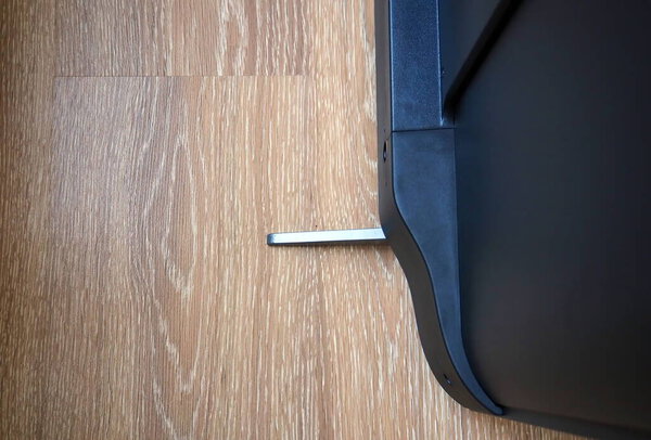 Подробности и крупный план современного светодиодного телевизора. Современное телевидение для просмотра фильмов и программ. 