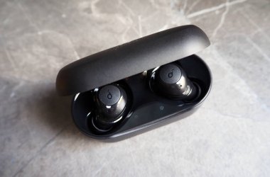 Müzik dinlemek için kablosuz kulaklık. Akıllı telefonunuzda ya da tabletinizde kullanılır