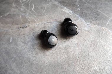 Bluetooth kulaklıklar. En sevdiğiniz müzik ve radyo için kablosuz kulaklık..   