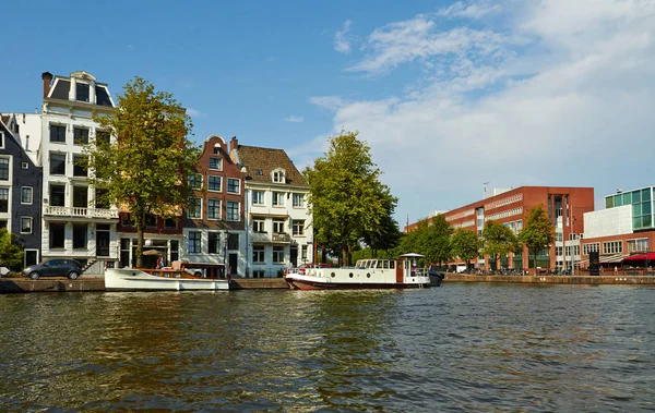 Canais e barcos de Amsterdã — Fotografia de Stock