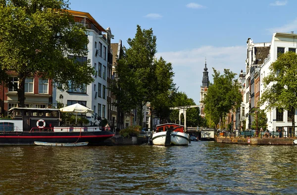 Canais e barcos de Amsterdã — Fotografia de Stock