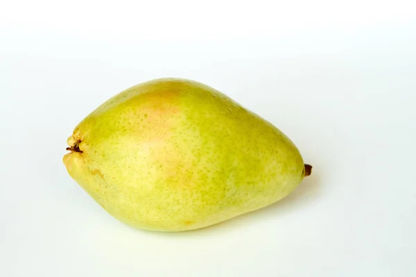新鮮な緑色の梨の分離 — ストック写真
