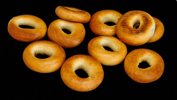 Bagel di colore dorato isolato — Foto Stock