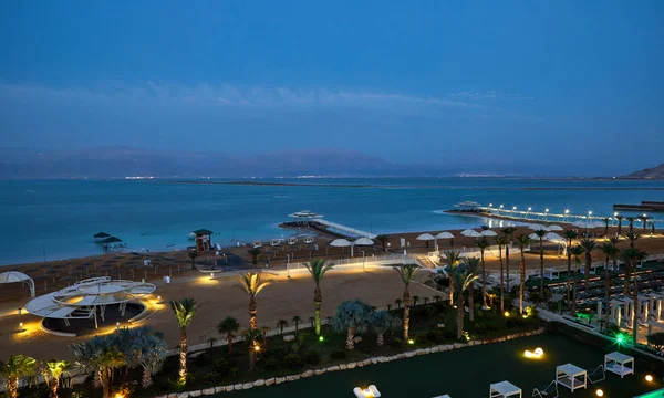 Dead Sea, is a salt lake bordering Jordan to the north, and Israel to the west. — Stock Photo, Image