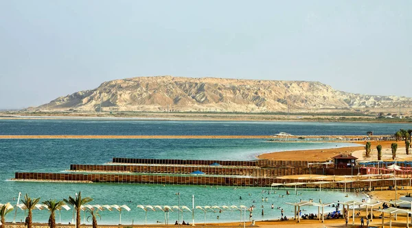Mer Morte, est un lac salé bordant le Jourdain au nord, et Israël à l'ouest . — Photo