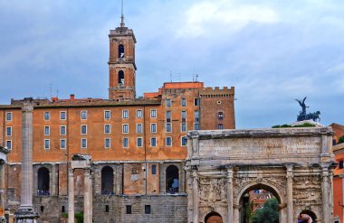 Antik Roma'nın en önemli forumu olan Roma Forumu'ndan bir bakış