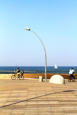 Tel Aviv limanındaki gezinti.