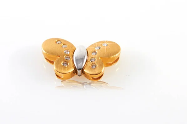 Gyllene fjäril med diamanter isolerade på vitt — Stockfoto