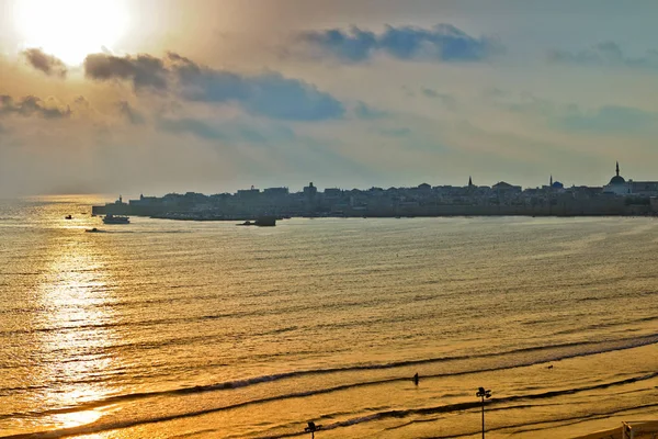 Panoramatický pohled na městské hradby, rybářský přístav a staré městské panorama v Akko Akku — Stock fotografie