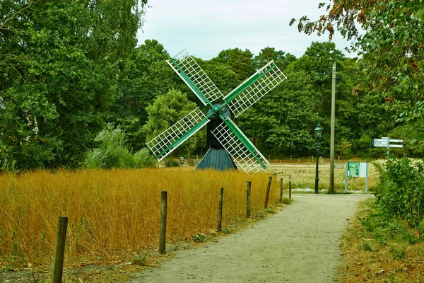 Moulins à vent à Arnhem. Pays Bas Juillet — Photo